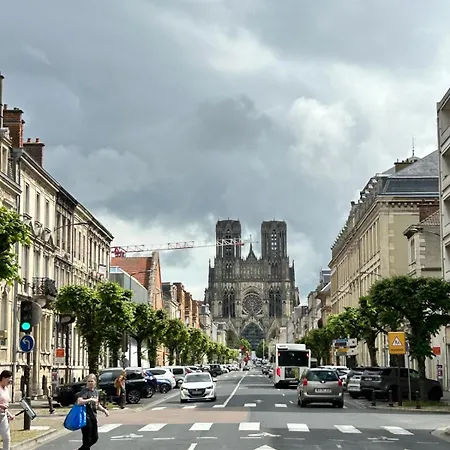 Libergier Superbe T2 A Cote De La Cathedrale 아파트