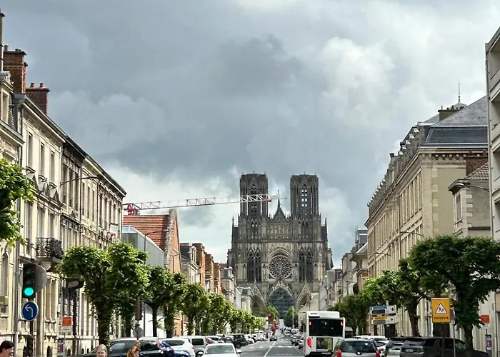 Libergier Superbe T2 A Cote De La Cathedrale Apartment