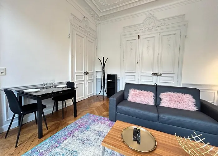 Libergier Superbe T2 A Cote De La Cathedrale *