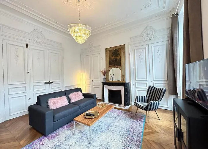 Libergier Superbe T2 A Cote De La Cathedrale Apartment *