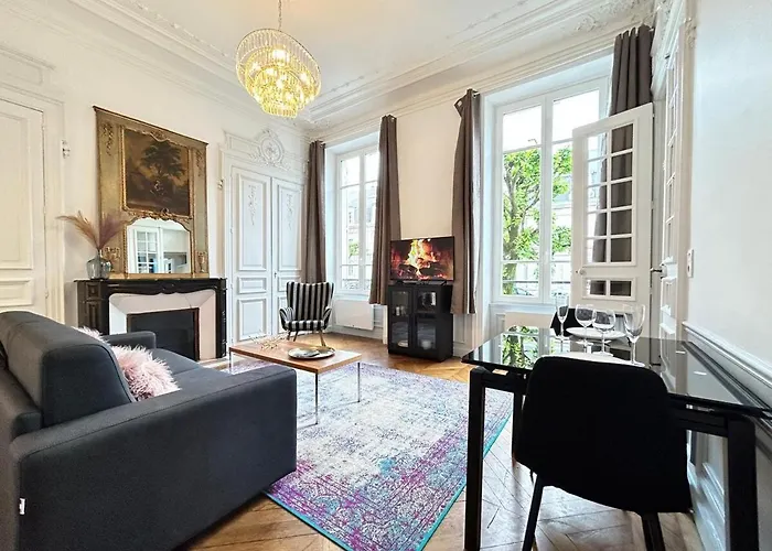 Libergier Superbe T2 A Cote De La Cathedrale *